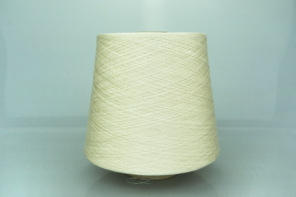 POZZI ELECTA.  Art. SILKTEN  Col. 1111 ( Слоновая кость )  Состав: 70% Тенсель ( Tencel ), 45% Шёлк ( SE ).  Метраж пряжи: 2600м/100гр. ( 2/52 ) 